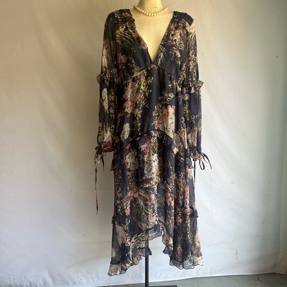 ASOS DESIGN pleated tiered midi dress in navy floral print with lace trim - Picture 3 of 9